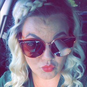 Meet your Posher, Kenzie